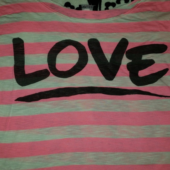 Loose Fit Crop Top! Make an offer!! - Picture 2 of 4